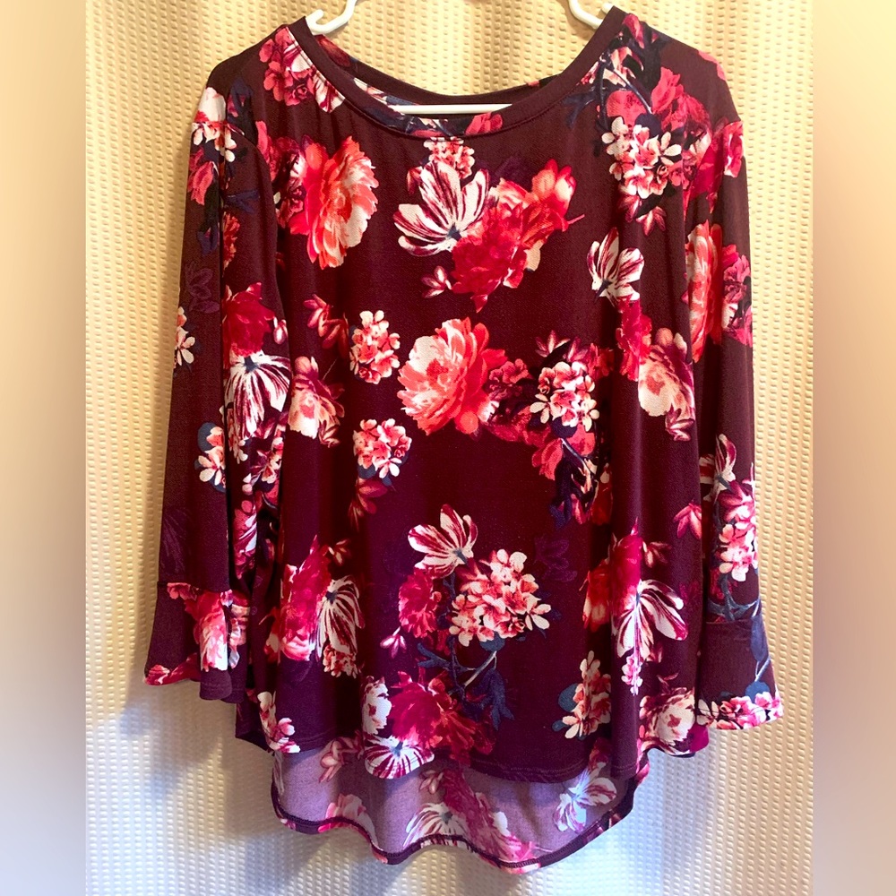 Elle floral blouse new condition